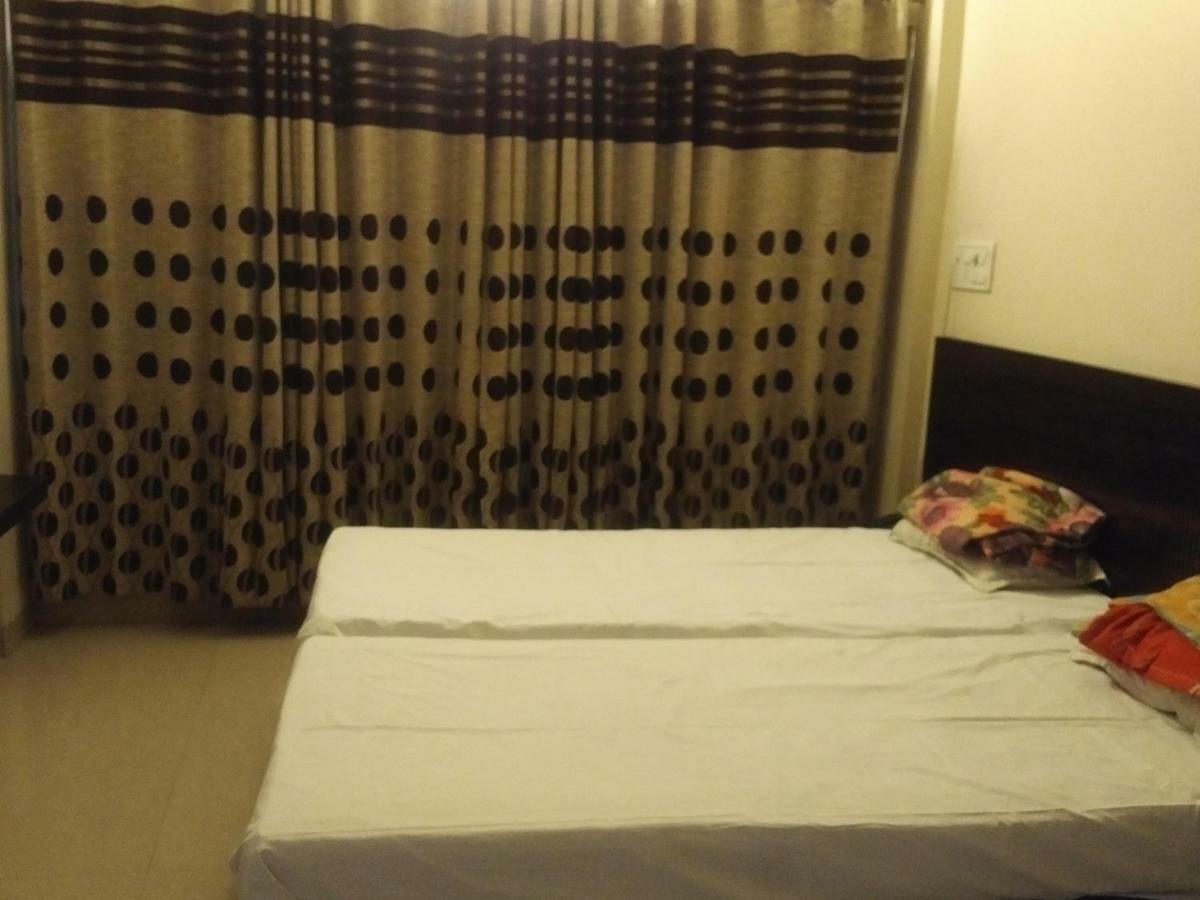 Hotel Rose Lodge ปูเน่ ภายนอก รูปภาพ
